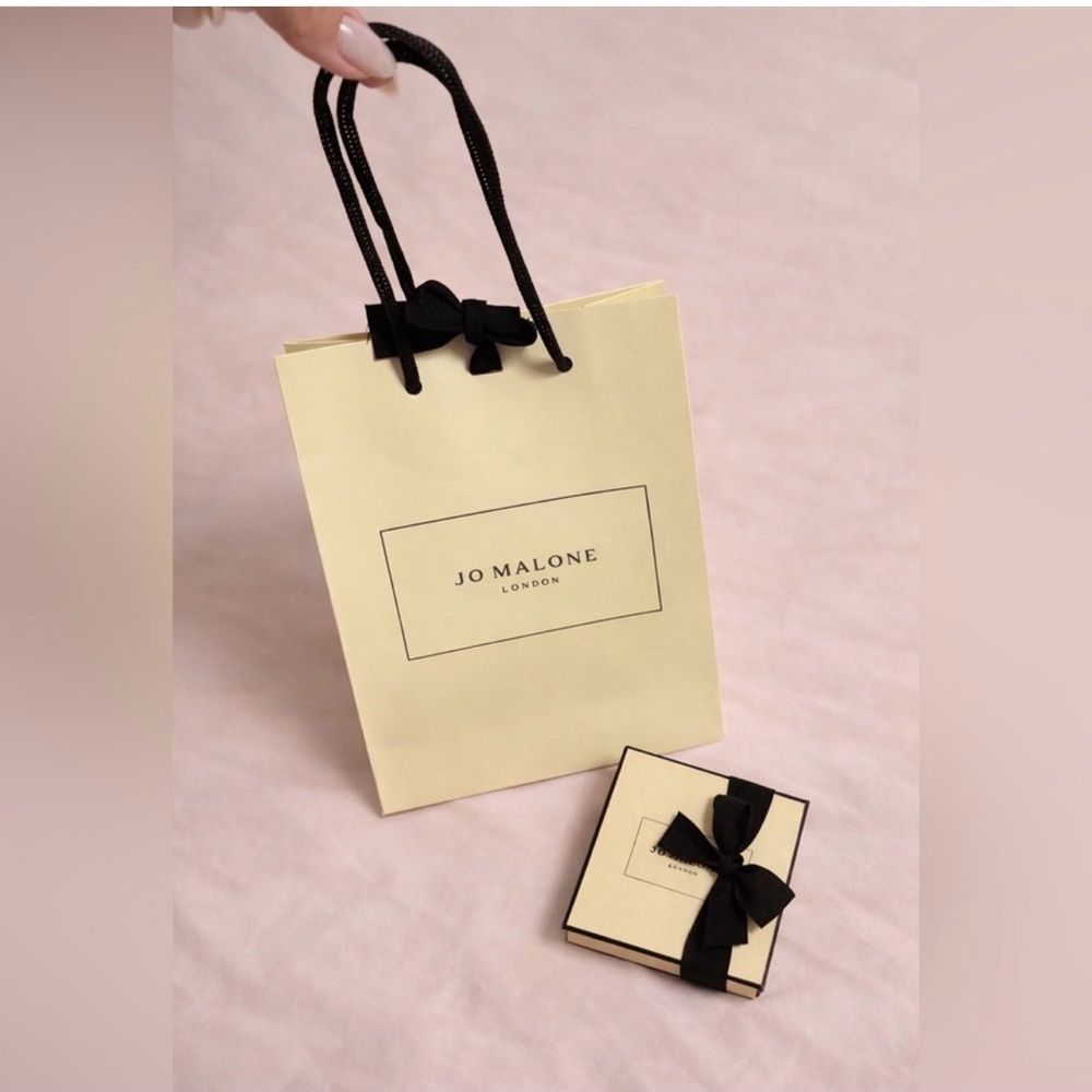 Jo Malone London Cream and Black Gift Bag and Box